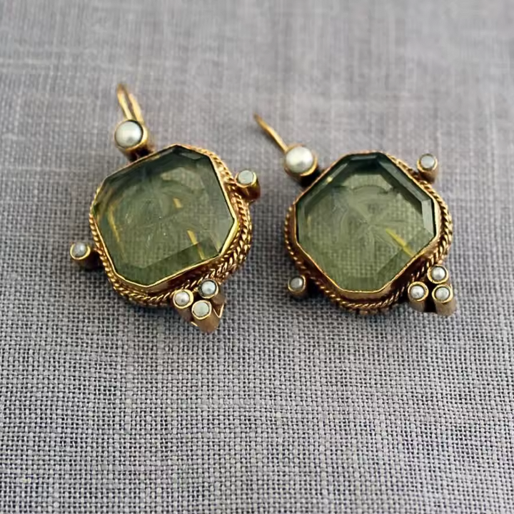 Maeble Vintage oorbellen met groene steen en parel