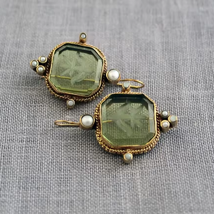 Maeble Vintage oorbellen met groene steen en parel