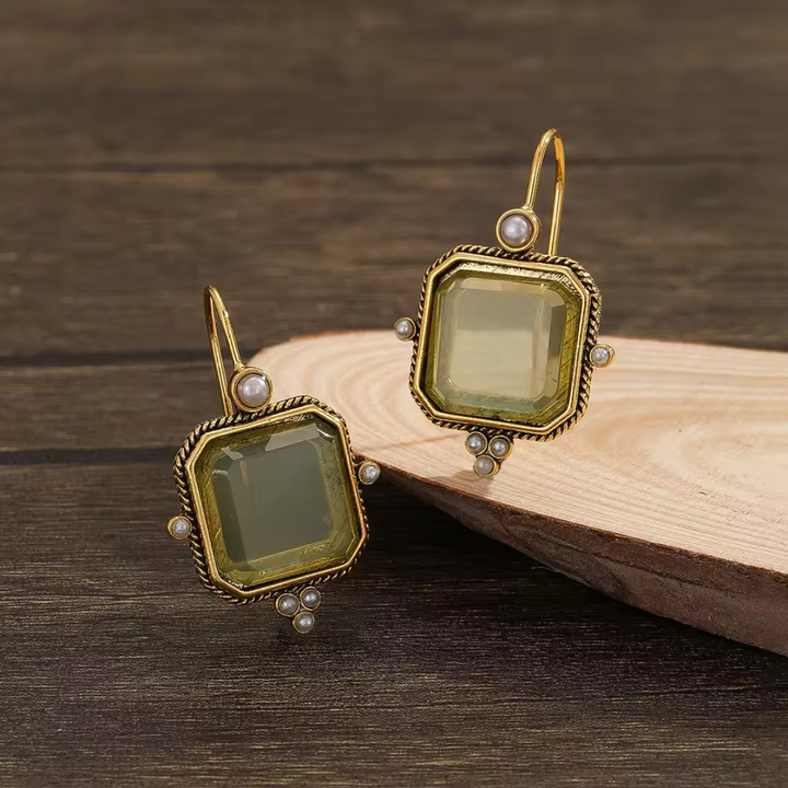 Maeble Vintage oorbellen met groene steen en parel