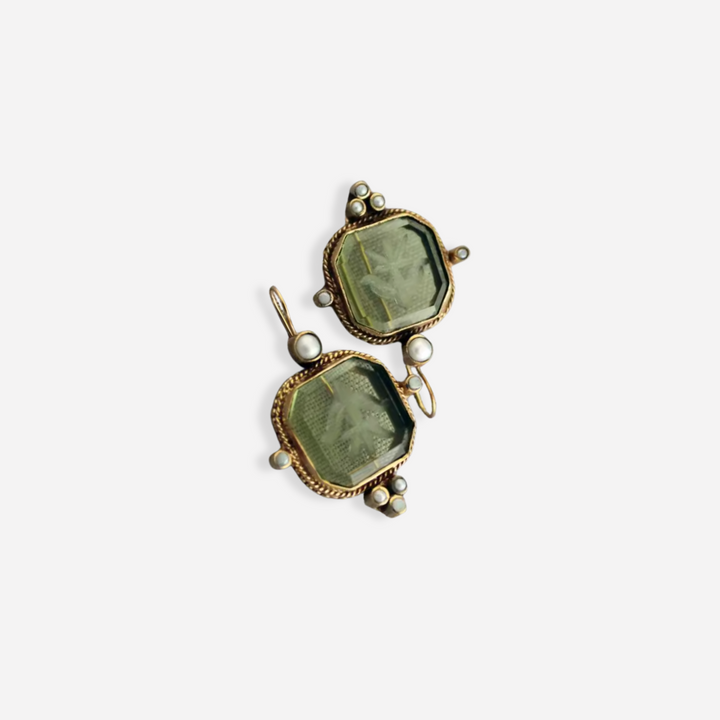 Maeble Vintage oorbellen met groene steen en parel