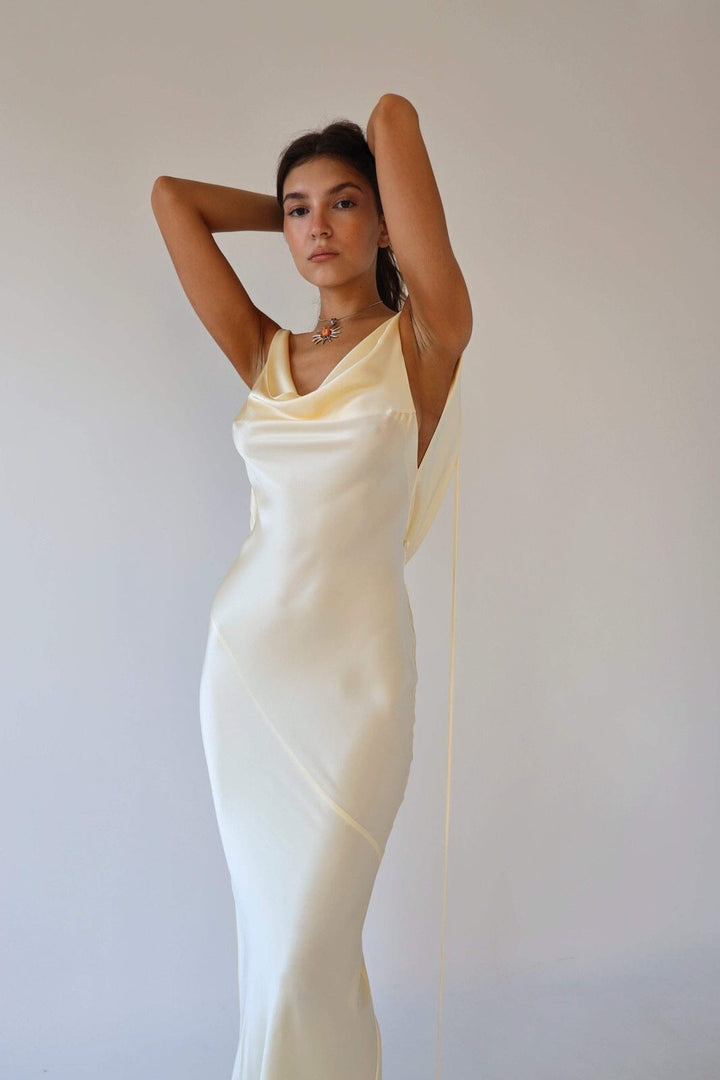 Charlotte™ | Elegante Zijde Maxi Jurk met Open Rug
